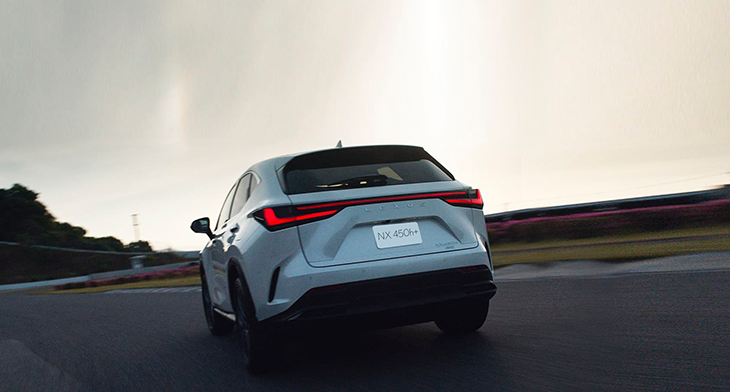 NX 450h+ galeria 001